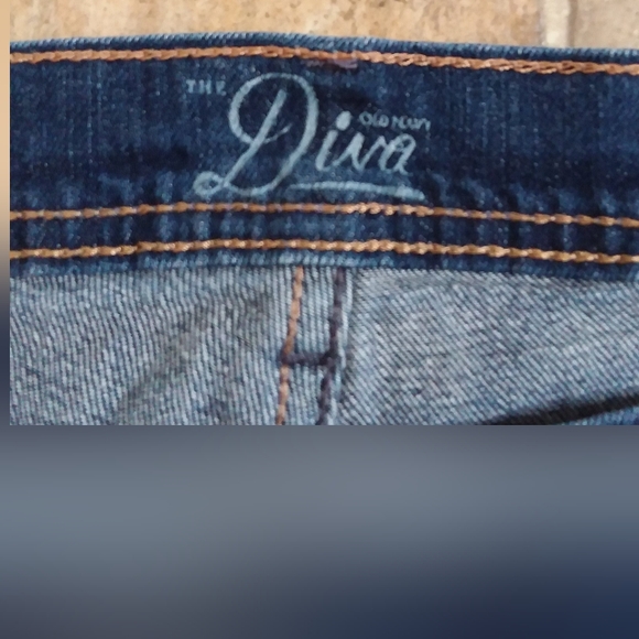 Old Navy Diva Cuffed Shorts - Picture 5 of 6